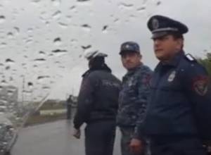 Նոր Կյանքի գյուղապետին մեքենայով էվակուացրին
