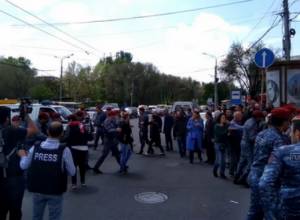 Վերնիսաժից մարդկանց են բերման ենթարկում