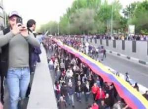 Երթը շարժվում է դեպի Հանրապետության հրապարակ