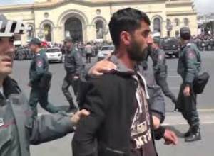 Ոստիկանները առանց դիմակների