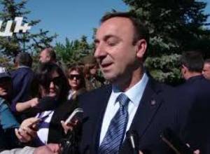 Hrayr Tovmasyan refuses to asner journalists' questions