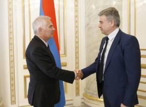 Acting PM Karapetyan and Piotr Switalski meet