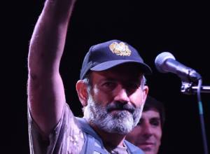 Nikol Pashinyan and Gagik Tsarukyan meet