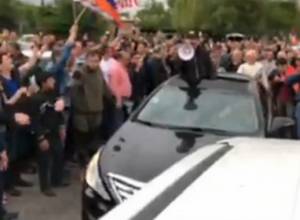Auto racing in Gyumri, salt and bread, welcome posters on way