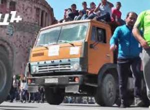 Ինչ է կատարվում Հրապարակում այս պահին