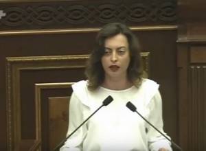 Никола Пашиняна представила депутат от фракции Исход Лена Назарян