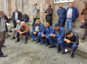 Employees to close Etchmiadzin-Yerevan road