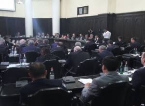 Կառավարության առաջին նիստին  ներկա էին ինչպես նախկին, այնպես էլ նոր պաշտոնյաները