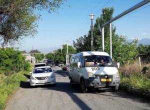 Norakert residents close road to village