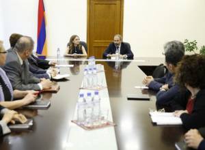 Премьер представил новоназначенных министров