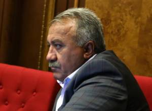 Սասուն Միքայելյանը՝ Գևորգ Կոստանյանին. «Դու չպիտի ինձ ընդհատես»
