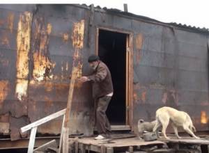 Աքորի գյուղի աղքատ ընտանիքը ստիպված կարտագաղթի Արցախ