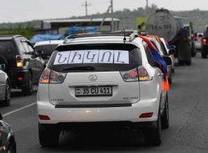 Заявление правительства: чьи автомобили повреждены – пусть обращаются