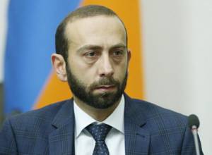 Ararat Mirzoyan meets with Jermuk residents worrying about Amulsar's fate