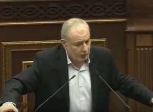Ա. Զուրաբյանը առաջարկել ԱԱԾ շենքը քանդել, տեղը լիճ սարքել