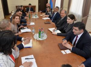 Armen Sarkissian receives representatives of European Business Association in Armenia
