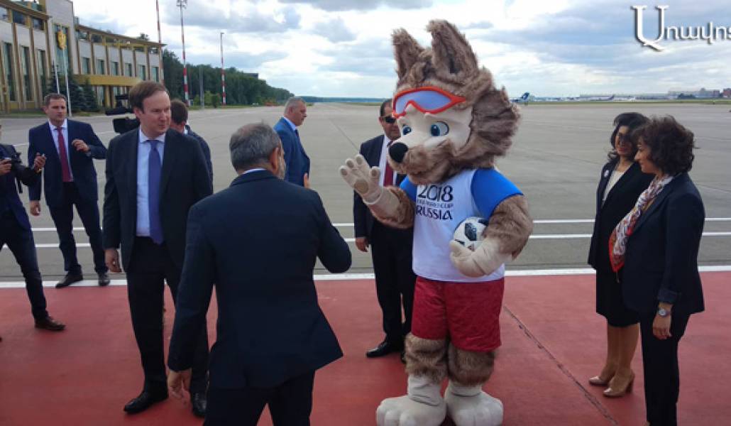 Nikol_Pashinyan_Football_1