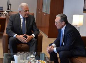 Зограб Мнацаканян встретился с комиссаром ЕС по вопросам Миграции, внутренних дел и гражданства