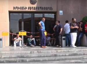 Group of activists close entrance of Yerevan Municipality