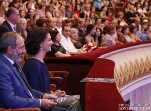 Пашинян и Анна Акопян присутствовали на сольном концерте Лианы Арутюнян