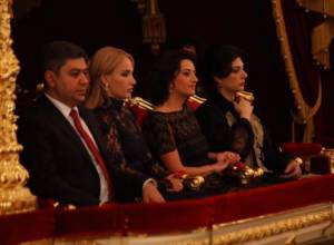 Նիկոլ Փաշինյանի կինը եւ ԱԱԾ ղեկավարը Մոսկվայի Մեծ թատրոնում դիտել են «Գայանե» բալետը