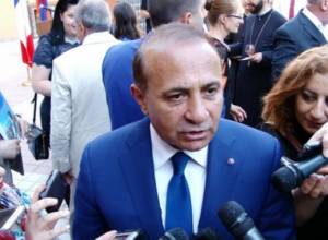 Հովիկ Աբրահամյան. «Ես այդ զենքի հետ որևէ առնչություն չունեմ». Hayeli.am