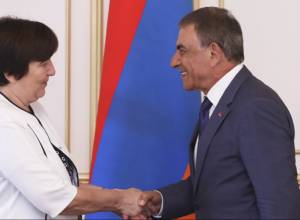 Speaker of Parliament holds meeting with UNICEF representative in Armenia