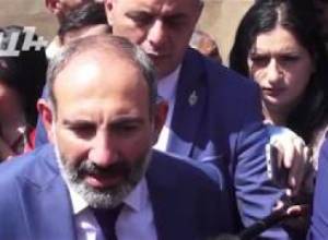 Նիկոլ Փաշինյանը պատասխանում է լրագրողների հարցերին