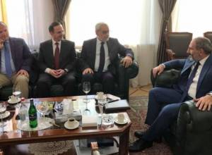 PM Pashinyan holds meeting with ARF Lebanese Central Committee’s delegation