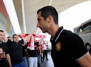 Երկրպագուները ծափերով ճանապարհեցին Հայաստանի հավաքականի ֆուտբոլիստներին