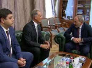 Վարչապետն ընդունել է անվանի հեռացատկորդ Ռոբերտ Էմմիյանին