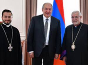 Президент принял духовного лидера армянской епархии Тегерана