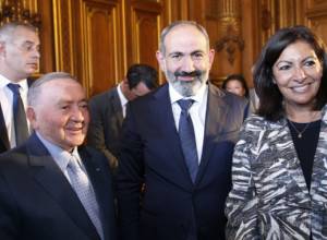 Նիկոլ  Փաշինյանը հանդիպել է Փարիզի քաղաքապետ Անն Իդալգոյի հետ