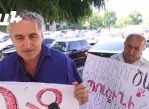 Հայկական դրոշը չպետք է ծածանվի թուրքականի կողքին. Խզմալյան
