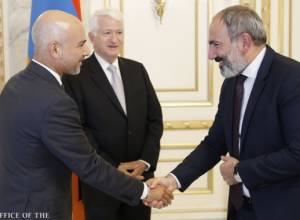 PM Pashinyan receives Eric Esrailian and Gene Block