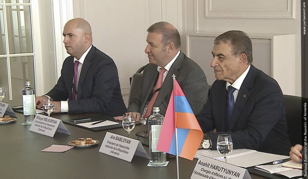 Still09255_00002-copy