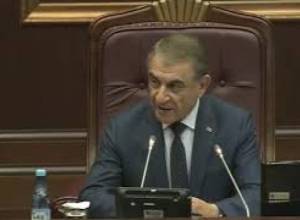 Պատգամավորները ոտնկայս հարգեցին ՆՐԱ հիշատակը