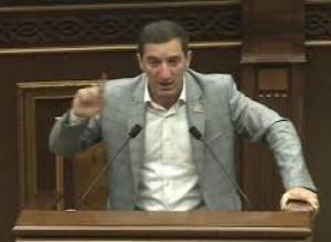 Իրավաբանությունը զարգացնելու փոխարեն ձեր ֆանտազիան եք զարգացնում. Պետրոսյանը` Մարուքյանին