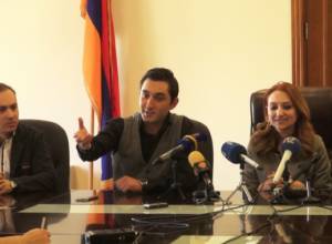 Aznavour returns Vardan Petrosyan to stage