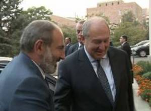 Փաշինյանը նախագահ Սարգսյանի հետ քննարկել է ներքաղաքական իրավիճակին վերաբերող հարցեր