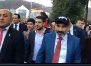 Прямой эфир: Пашинян принимает участие в митинге в Капане