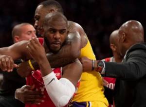 Բասկետբոլիստները խաղի ժամանակ ծեծել են իրար