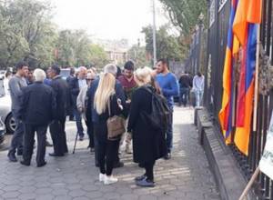 Protest action in front of Parliament: People demand amnesty for people serving life sentence