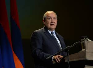 Президент РА поздравил в связи с национальным праздником Австрии