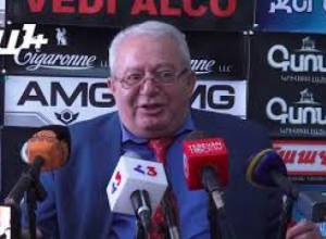 Հրաչ Բերբերյանը կոչ արեց փոխվարչապետի  պաշտոնակատարին հետ վերադարձնել գումարները