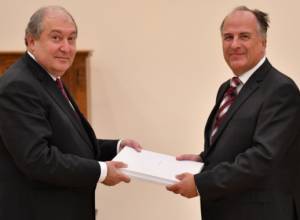 New Ambassador of Croatia presents credentials to Armenian President