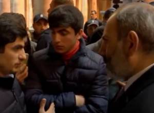 Пашинян встретился с демонстрантами – участниками Апрельской войны