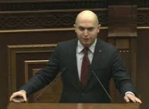 Արմեն Աշոտյանը փորձում է կառավարությանը դարձնել ավելի հաշվետու