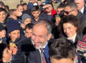 Селфи премьера со сбежавшими с урока школьниками