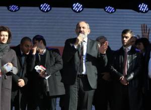 Вы говорите о кебабе, запасных покрышках мерседеса, о ночных клубах: Пашинян – бывшей власти